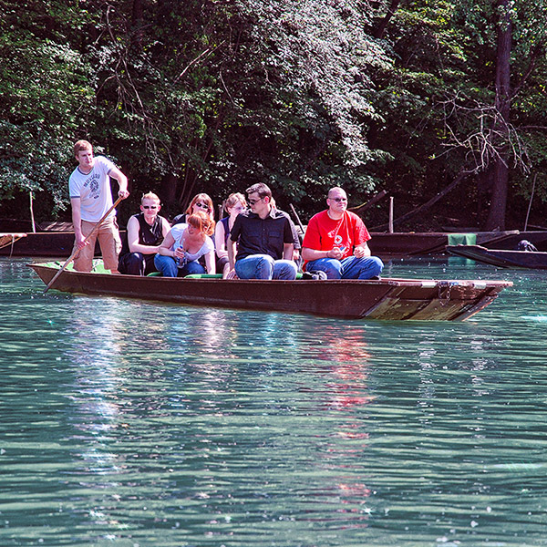 Bootstour im traditionellen Stocherkahn